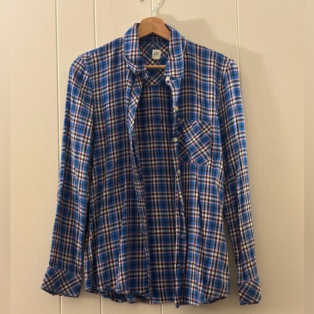 Blue plaid button down GAP flannel (M)